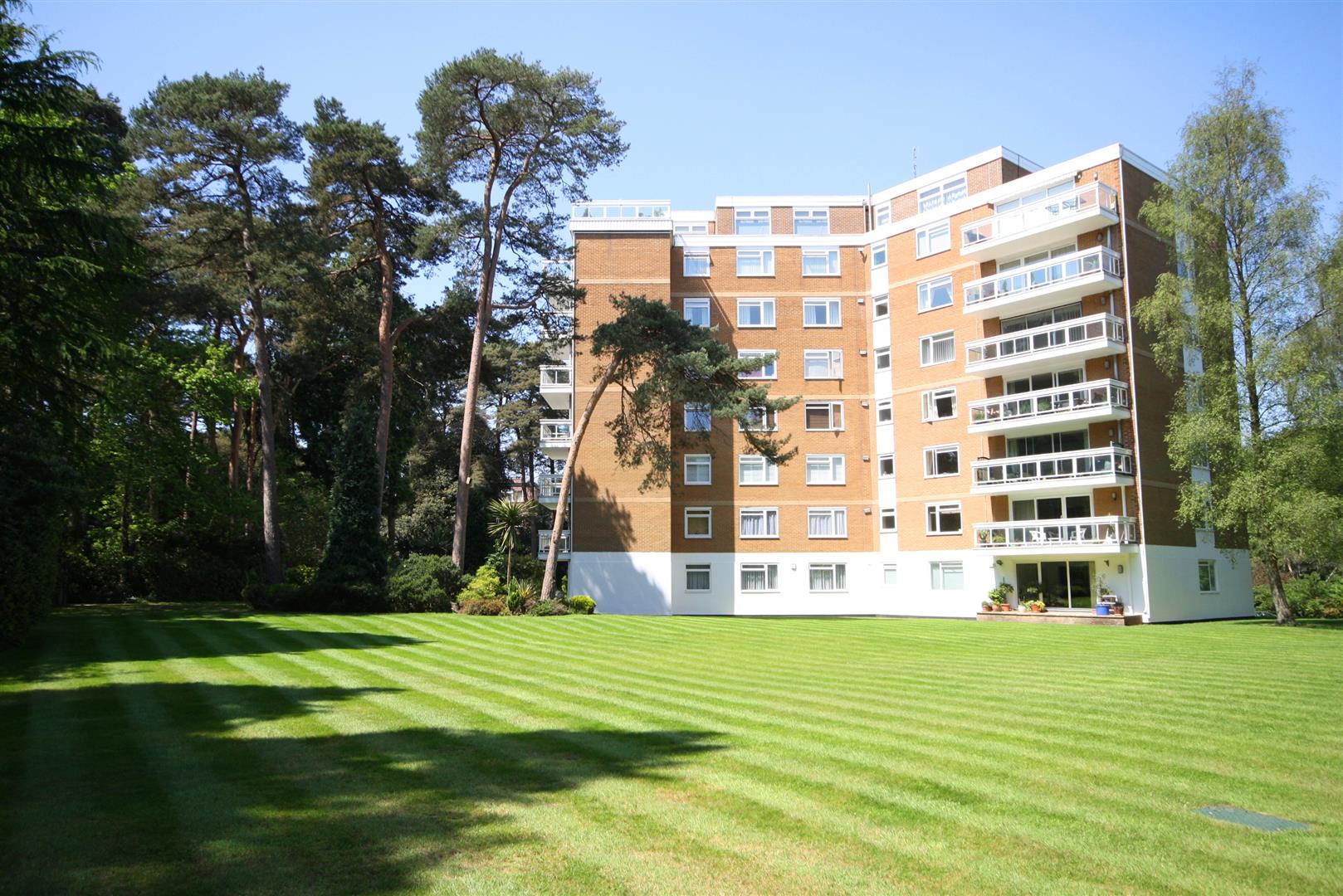 2 Bedroom Apartment First Floor Canford Cliffs, Poole